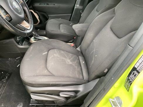 Certified 2017 Jeep Renegade Latitude w/ Cold Weather Group image 16