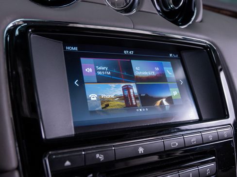 Used 2017 Jaguar XJ L Portfolio image 24