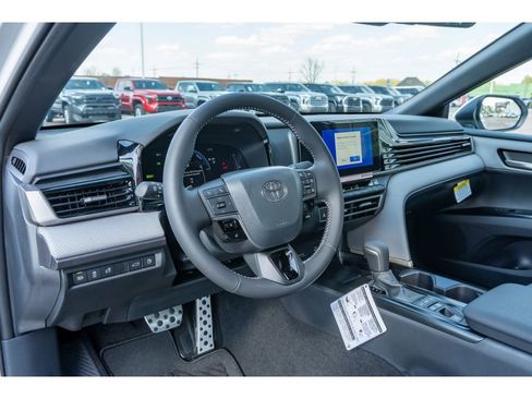 Used 2026 Toyota Camry SE image 10