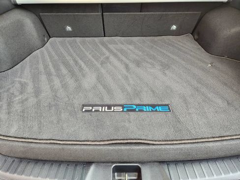 Used 2017 Toyota Prius Prime Advanced FWD image 32
