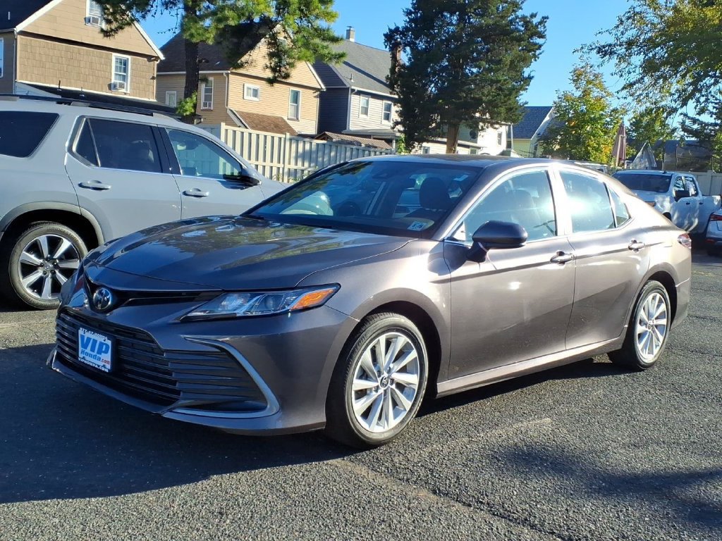 Used 2024 Toyota Camry LE FWD image 3