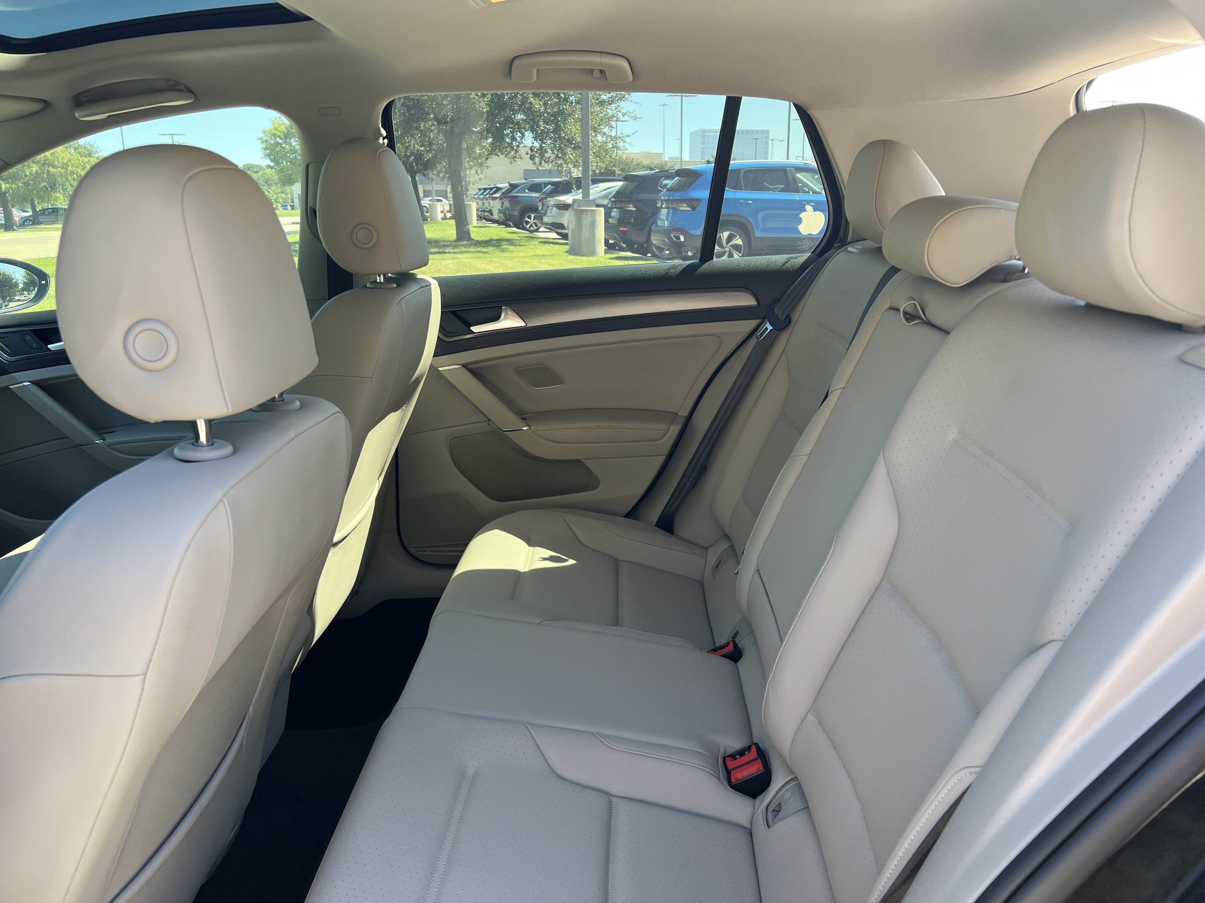 Used 2018 Volkswagen Golf SE FWD image 27
