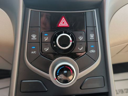 Used 2016 Hyundai Elantra SE image 14