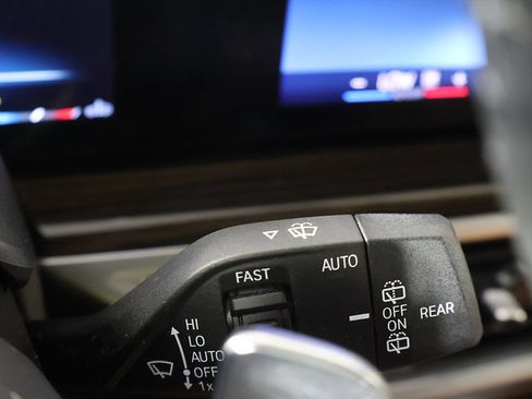 Used 2024 BMW X7 xDrive40i w/ M Sport Package AWD/4WD image 49