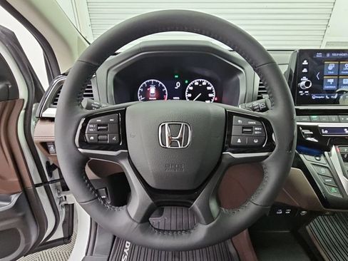 New 2026 Honda Odyssey Touring image 25