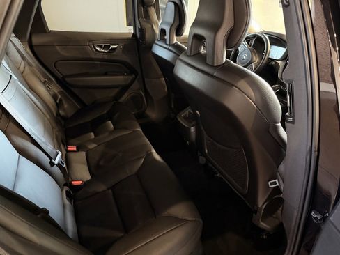 Used 2018 Volvo XC60 T5 Momentum image 26