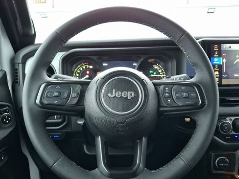 Certified 2025 Jeep Wrangler Willys image 21