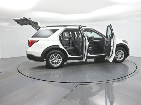 New 2025 Ford Explorer Active w/ Active Comfort Package image 4