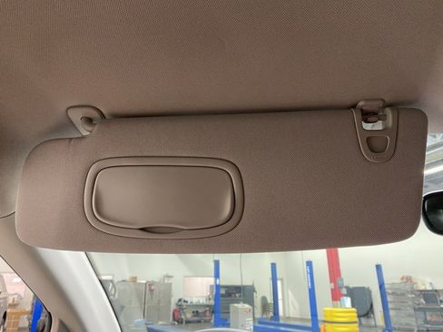 Used 2023 Chrysler Pacifica Limited image 31