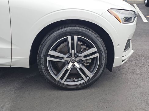 Used 2019 Volvo XC60 T6 Momentum w/ Premium Package AWD/4WD image 9