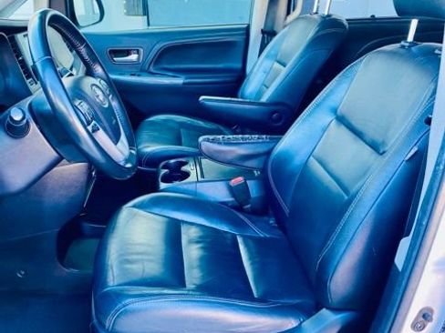 Used 2015 Toyota Sienna SE w/ SE Preferred Package image 10