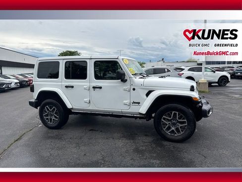 Used 2025 Jeep Wrangler Unlimited Sahara AWD/4WD image 5