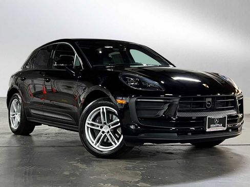 Used 2024 Porsche Macan image 2