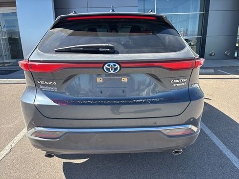 Used 2021 Toyota Venza Limited w/ Carpet Mat Package (TMS) image 5