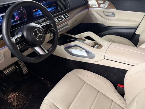 Used 2026 Mercedes-Benz GLS 450 4MATIC image 9
