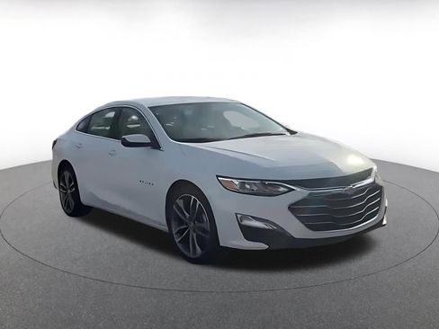 Used 2024 Chevrolet Malibu LT image 3