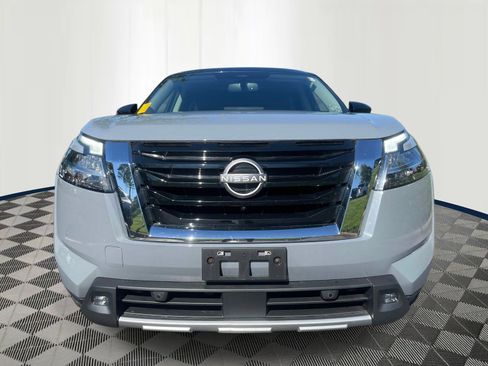 Used 2022 Nissan Pathfinder Platinum w/ Lighting Package (N92) AWD/4WD image 2