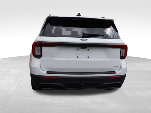 Used 2025 Ford Explorer ST-Line w/ ST-Line Street Pack image 8