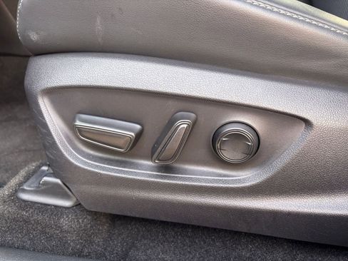 Used 2025 Toyota Crown XLE image 59