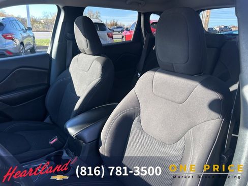 Used 2020 Jeep Cherokee Latitude image 18