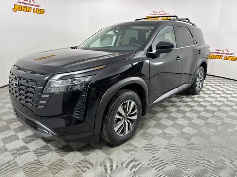New 2026 Nissan Pathfinder SL image 1