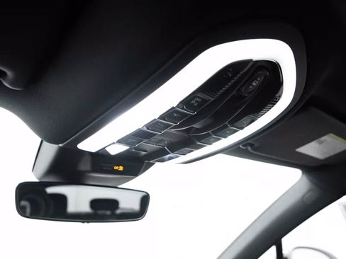 Certified 2026 Porsche Macan AWD/4WD image 33