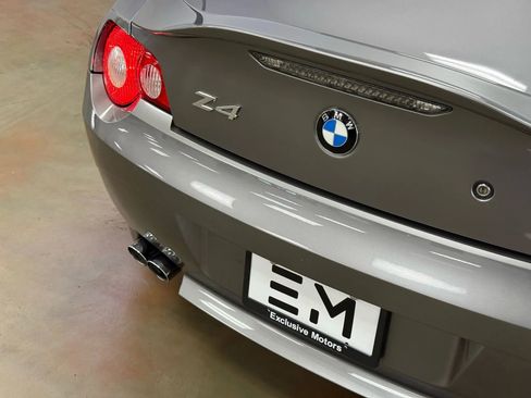 Used 2005 BMW Z4 2.5i image 9