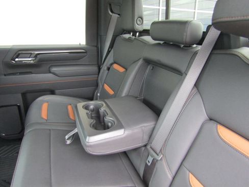 Used 2025 GMC Sierra 2500 AT4 w/ Technology Package AWD/4WD image 39