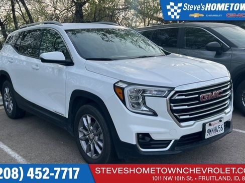 Used 2024 GMC Terrain SLT image 1