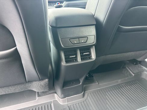 New 2026 Chevrolet Equinox RS w/ Convenience Package III AWD/4WD image 18