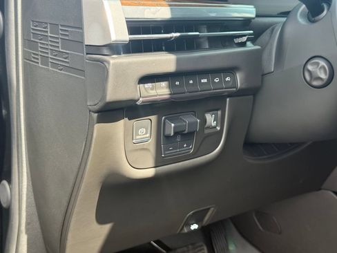 Used 2025 Cadillac Escalade Sport Platinum AWD/4WD image 9