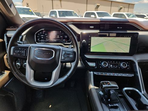 Used 2024 GMC Sierra 1500 Denali w/ Denali Reserve Package AWD/4WD image 10