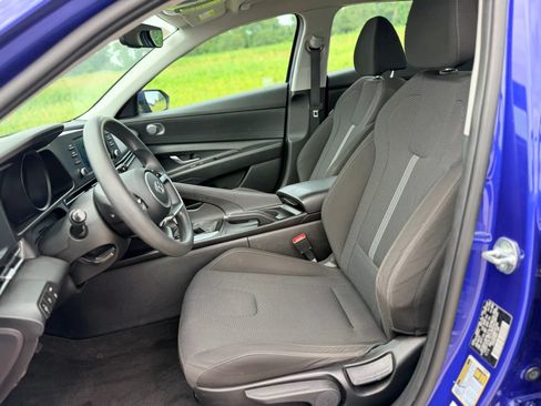 Used 2021 Hyundai Elantra SE FWD image 6
