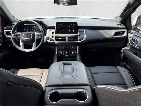 Used 2024 GMC Yukon SLT w/ SLT Luxury Package AWD/4WD image 19