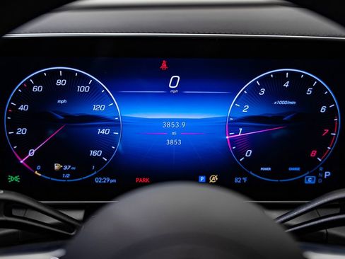 Used 2025 Mercedes-Benz GLC 300 4MATIC image 31