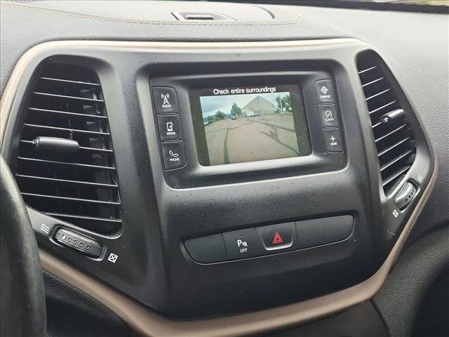 Used 2017 Jeep Cherokee Sport w/ Cold Weather Group AWD/4WD image 13