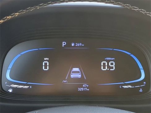 Used 2023 Hyundai Venue SEL image 25