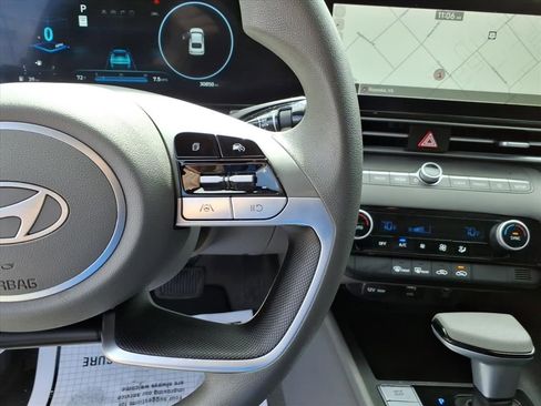 Used 2024 Hyundai Elantra SEL image 23