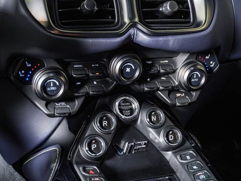 Used 2023 Aston Martin V12 Vantage RWD image 30