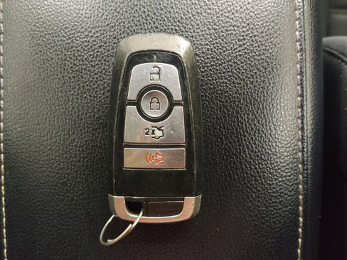 Used 2020 Ford Fusion SE image 32