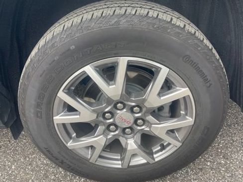 Used 2021 GMC Acadia SLT w/ Technology Package FWD image 4