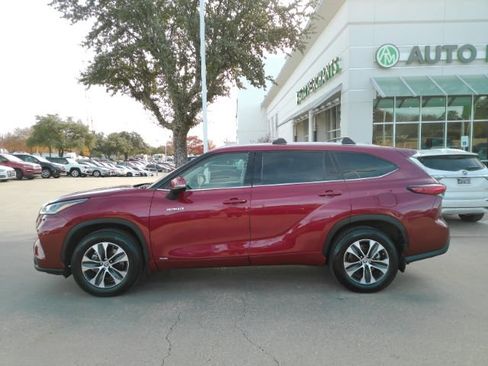 Used 2021 Toyota Highlander XLE image 14