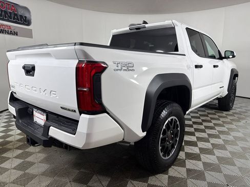 Used 2025 Toyota Tacoma TRD Off-Road image 3
