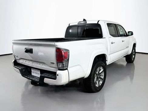 Used 2017 Toyota Tacoma Limited w/ Tow Package AWD/4WD image 9