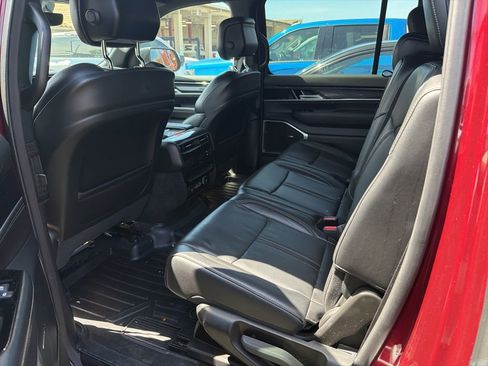 Used 2023 Jeep Wagoneer L 4WD w/ HD Trailer Tow Package image 7