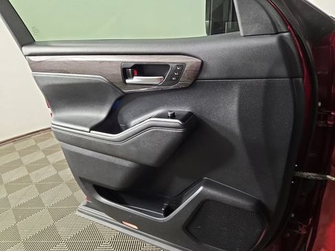 Used 2021 Toyota Highlander Limited FWD image 31