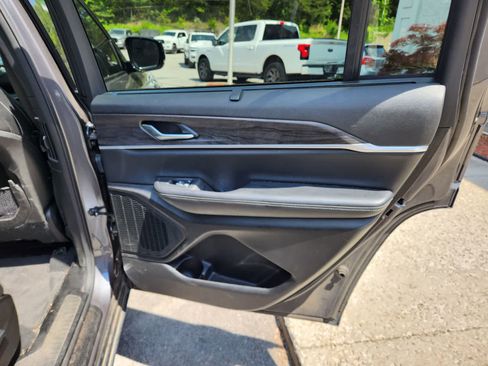 Used 2025 Jeep Grand Cherokee L Limited w/ Luxury Tech Group II AWD/4WD image 25