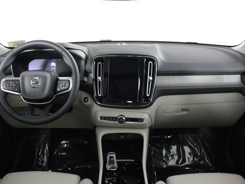 Used 2023 Volvo XC40 B5 Ultimate w/ Protection Package Premier AWD/4WD image 7