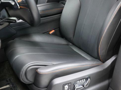 Used 2019 Bentley Bentayga image 18
