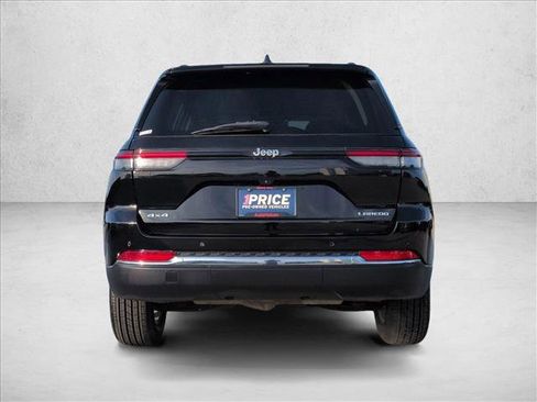 Used 2023 Jeep Grand Cherokee Laredo image 7